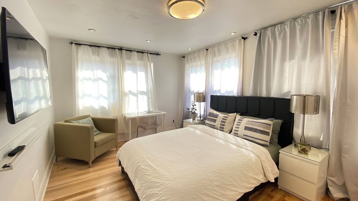 Grimsby Apartment | PET friendly - Sunny 1 Bedroom Apartment ,