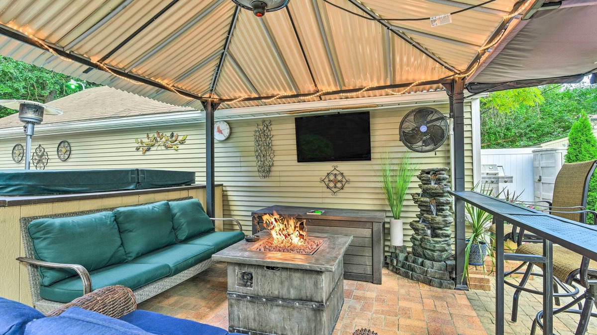 Taylor House | Pet-Friendly Taylor Home w/Backyard Oasis!