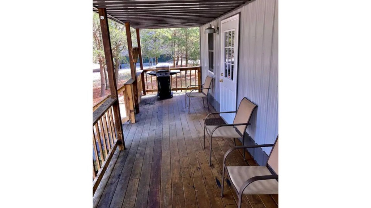 Westphalia Cabin | Pet friendly Teal Cabin Goose Pond Cabin Rentals
