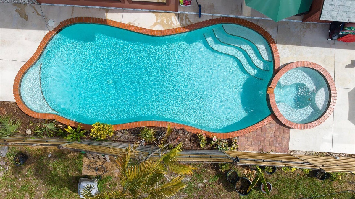 Sarasota Springs Villa | Pet Friendly Tropical Villa, Heated Salt Pool
