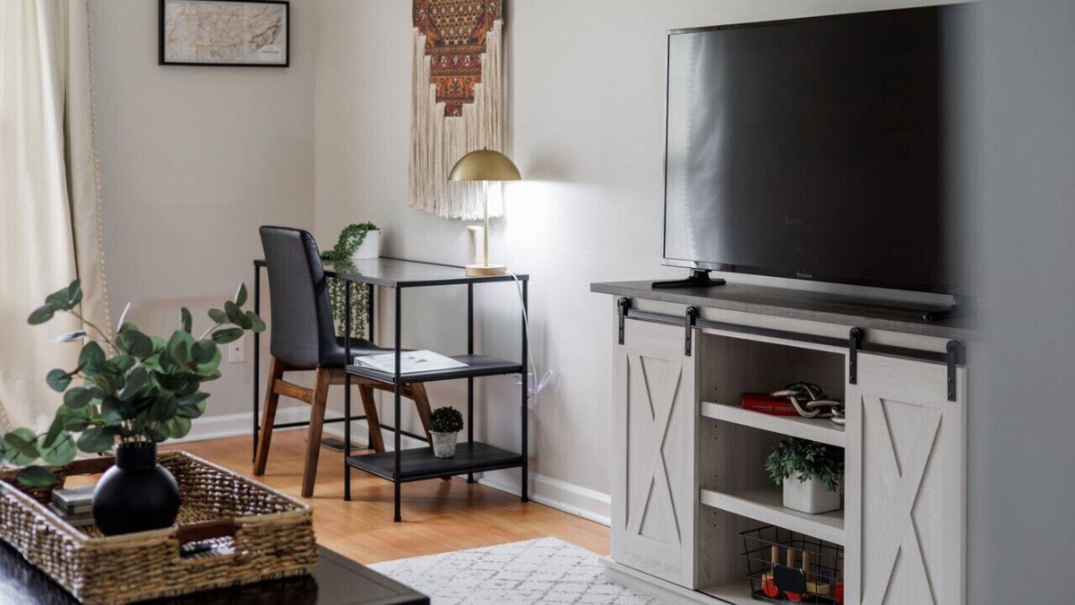 Clarksville Apartment | Pet-Friendly Union Hall Gem | King Bed Big Fenced Yard