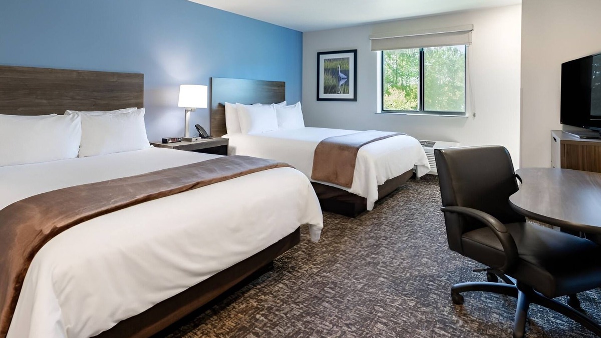Dahlgren Hotel | Pet-Friendly Room with Full Kitchen Near Local Shopping and Dining Attractions