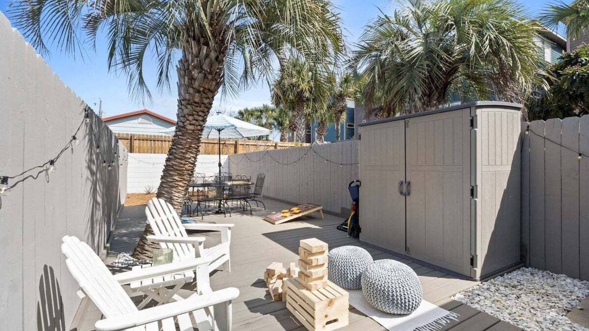 Crescent Beach Condo | Pet-friendly condo, less than 5 min walk to beach, beach chairs, wagon, umbrella etc. included!
