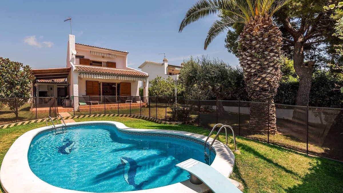 Roda de Bara Villa | Pet-Friendly Villa 100m from the Beach with Pool & Wi-Fi
