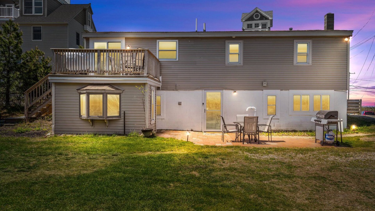 Newbury Apartment | PET FRIENDLY-Walk to Beach-Fire Pit-40 Min to Salem, MA-WINTER RENTAL AVAILABLE