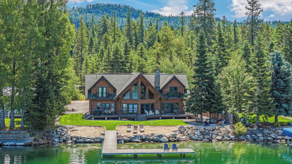 Sagle House | Pet Friendly Waterfront Log Home w/Private Dock