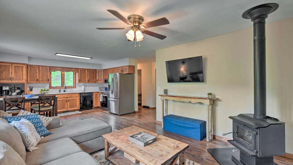 Mountain Springs House | Pet-Friendly Waynesville Home w/Mountain Views!