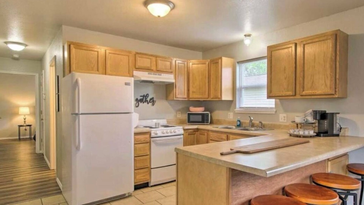 West Plains House | Pet-Friendly West Plains Home Near Downtown!n