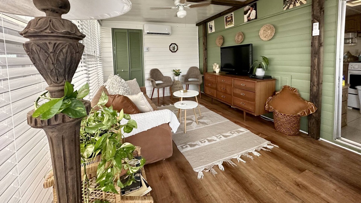 Arcadia Ski Chalet | Pet friendly with King Bed & Resort Pool