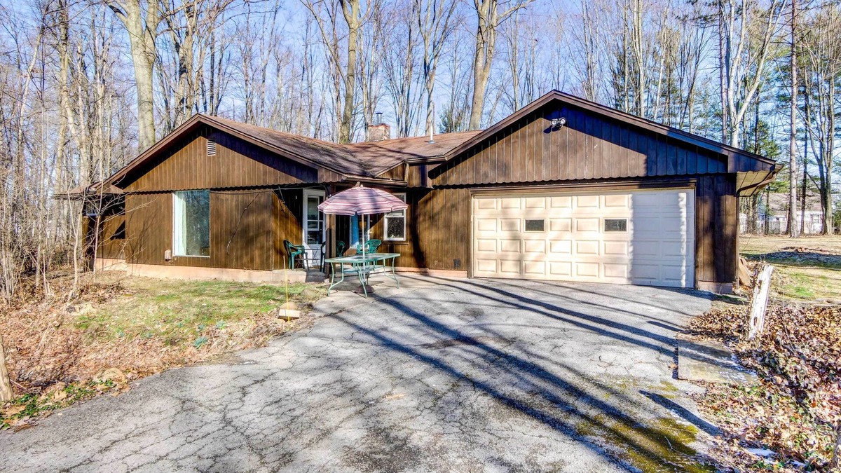 Poland Cottage | Pet-Friendly Youngstown Cottage w/Yard