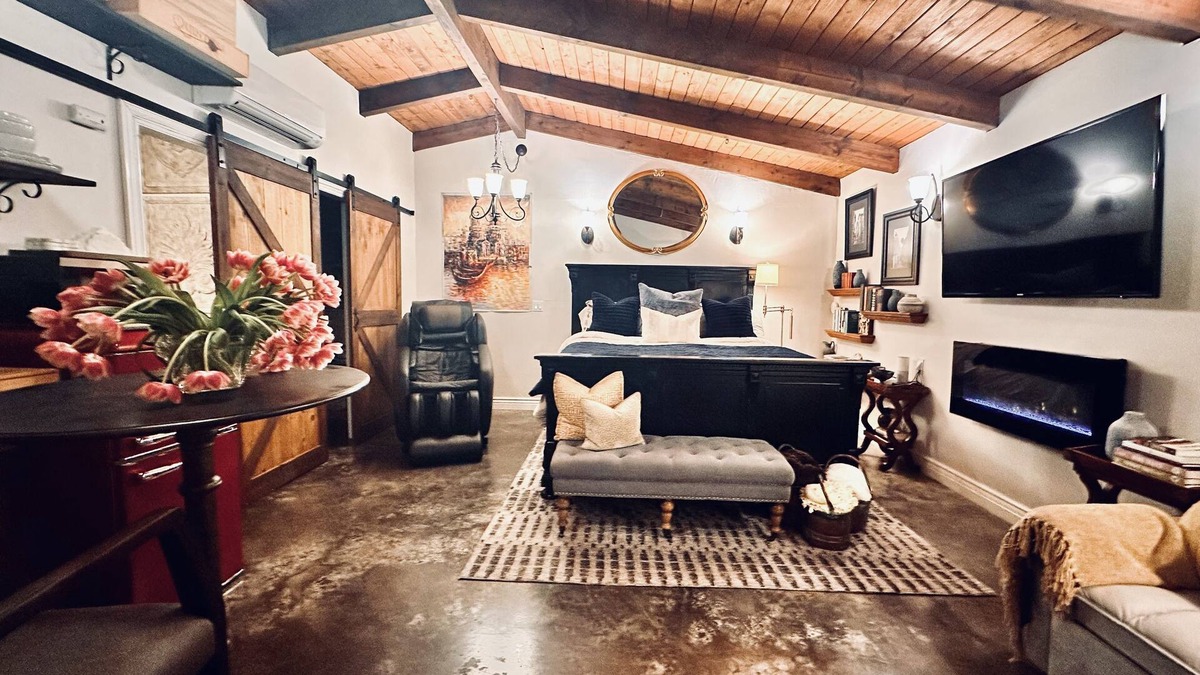 Petaluma Apartment | Petaluma Wine Country relaxing get away w/salt water pool/spa close to downtown