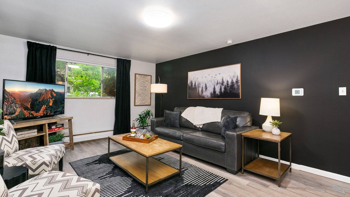 Old Town Condo | Peterson Flats - Downtown Group Retreat