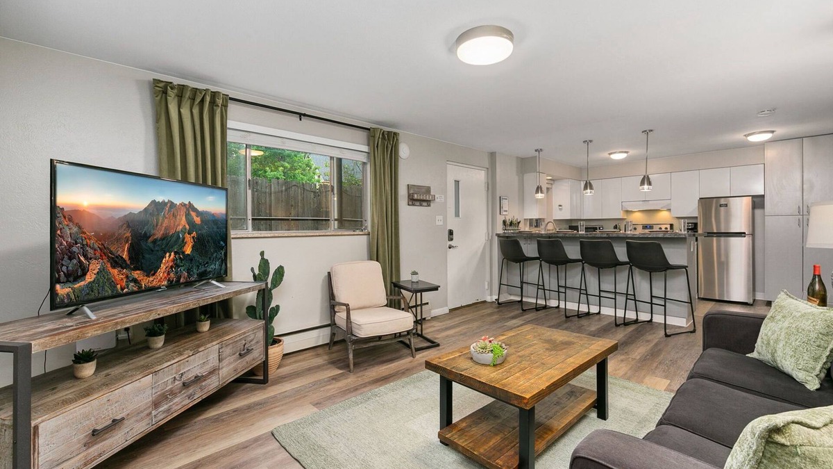 Old Town Condo | Peterson Flats Urban Group Getaway