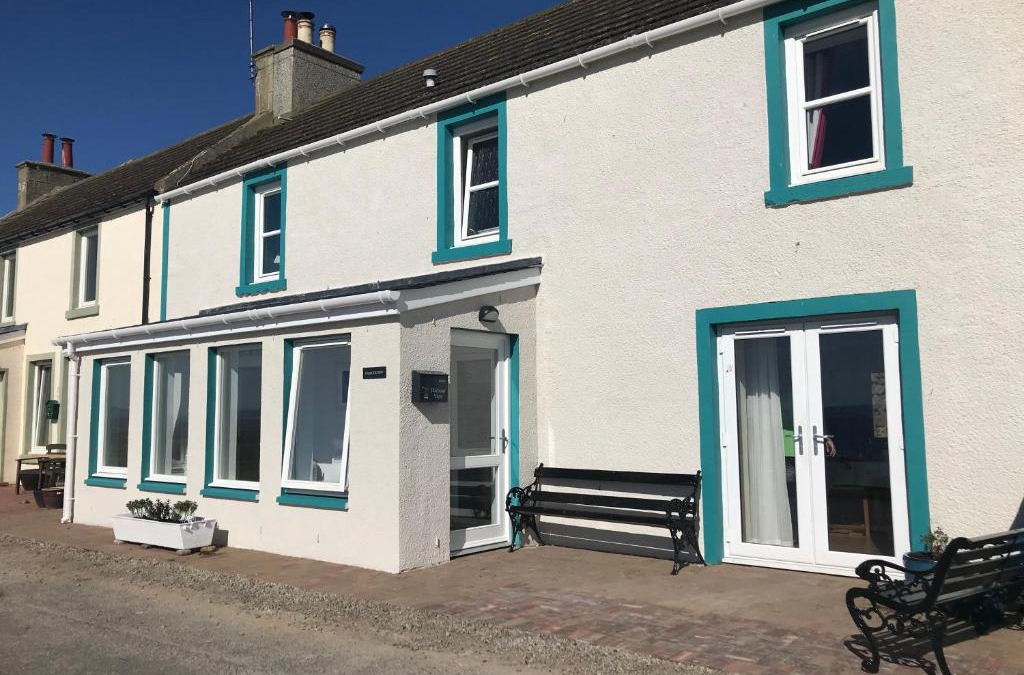 Portmahomack House | PetFriendly-Beachfront-SunsetFacingSunPorch-Garden