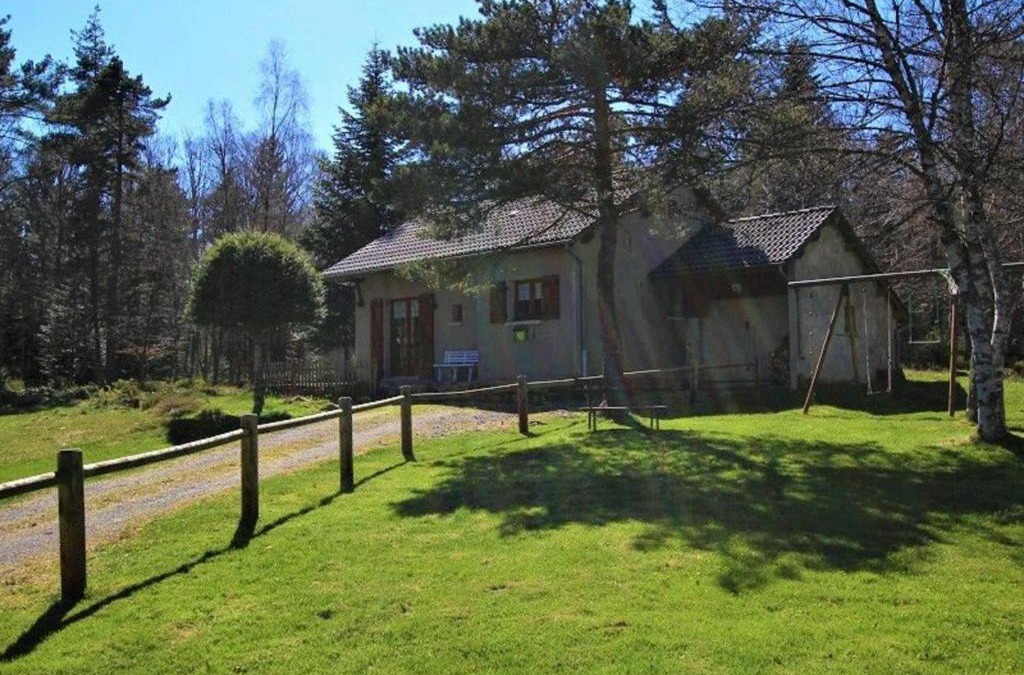 Champclause House | Petit Gîte Enchanté au Cœur de la Forêt du Meygal, Proche du Lac Bleu - FR-1-582-272
