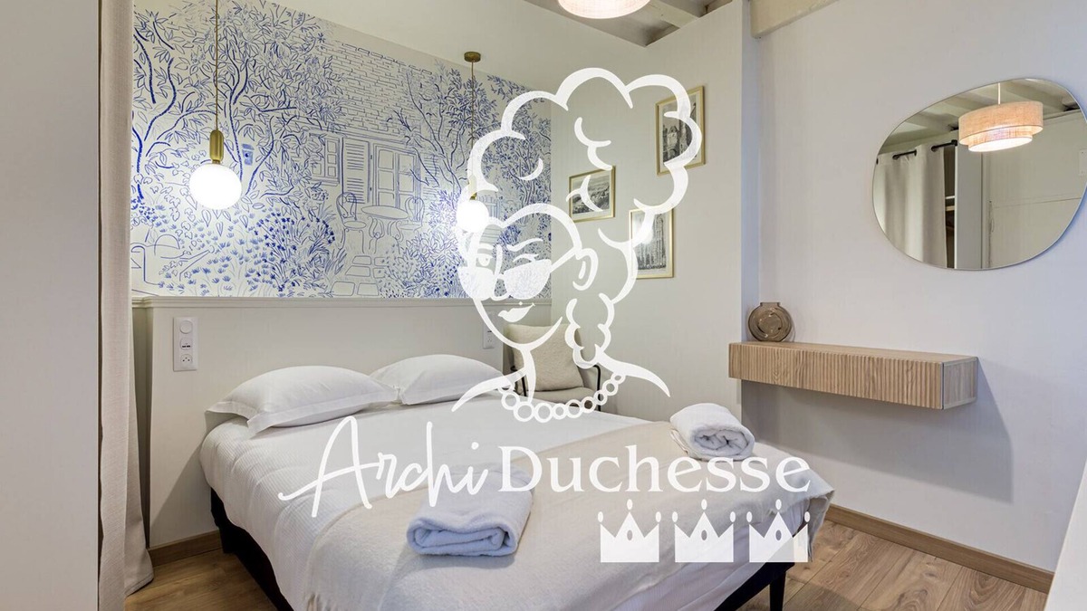 Quartier Vieux Marche-Cathedrale Apartment | Petit Vicomte ; joli studio place du Vieux Marché
