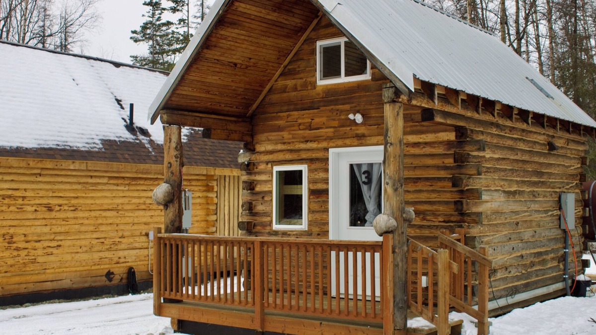 Fishhook Cabin | Petite Cabin With Ladder Loft