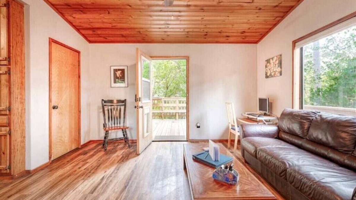 Middletown Cabin | Petite Chalet with deck near Loch Lomond!nn