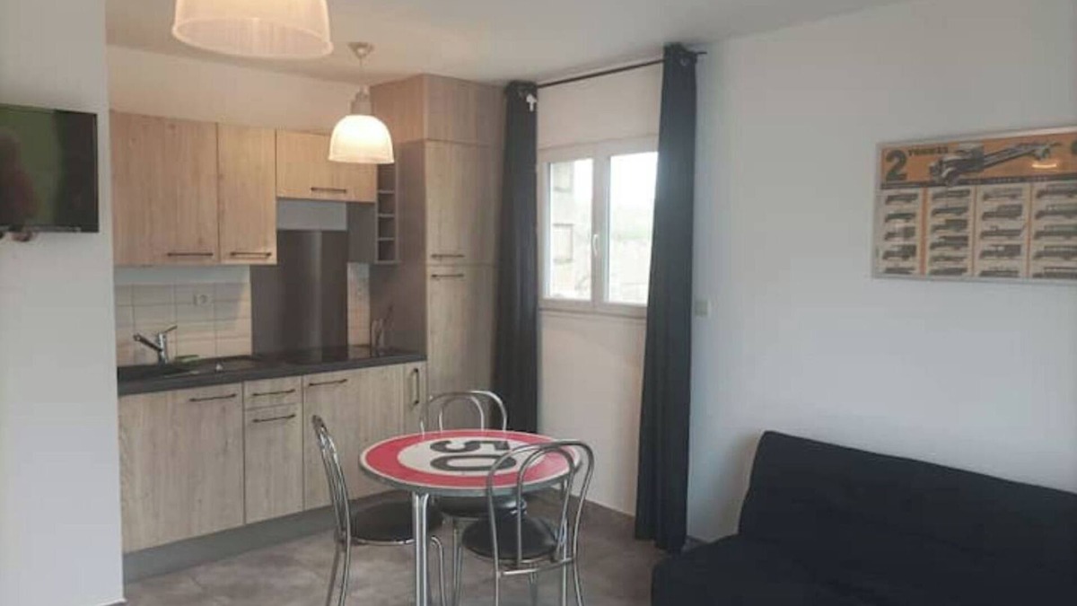 Rousson Apartment | Petite Maison Dans Propriété