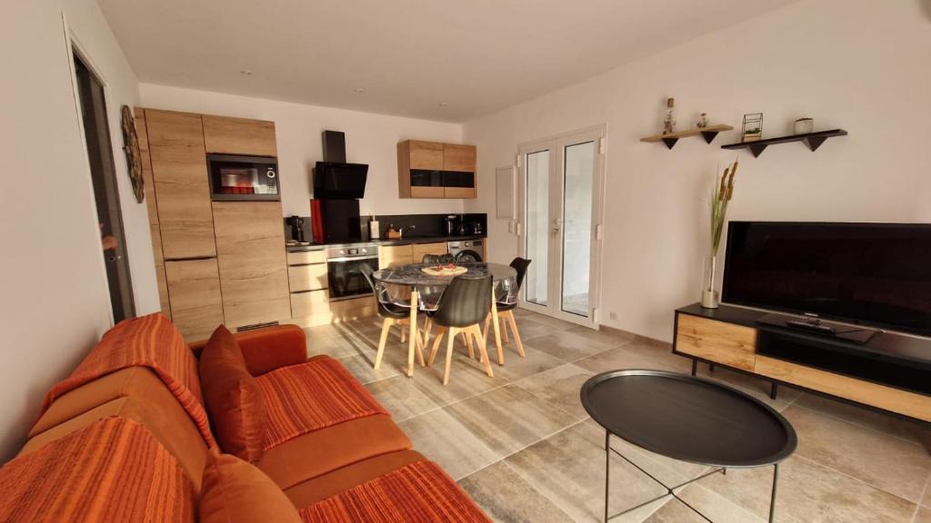 Afa House | Petite maison en pierre