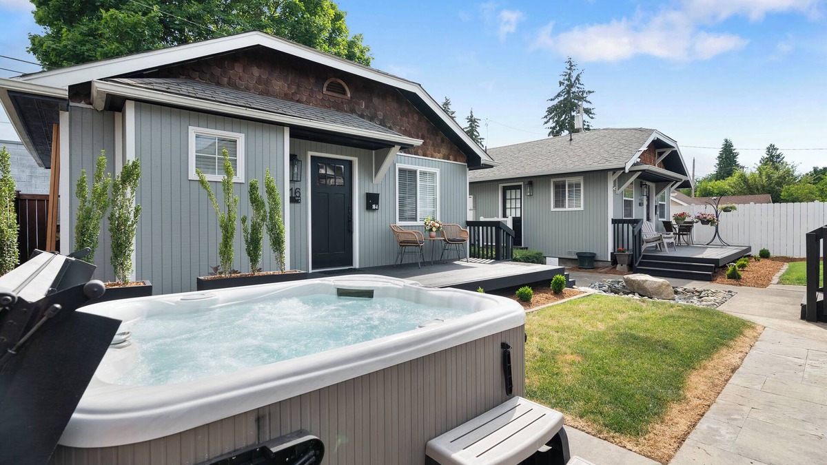 Puyallup Cottage | Petite Perfection, Bungalow in the heart of Puyallup.