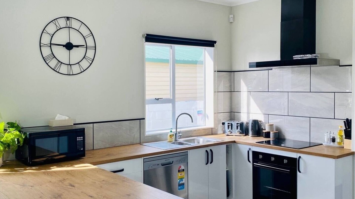 Petone House | Petone Beach - Entire Villa & Optional Sleep-Out