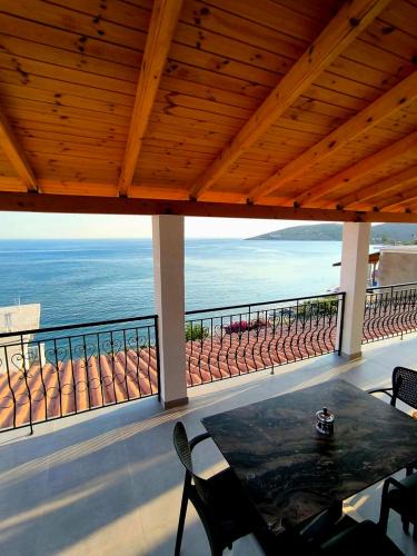 Qeparo Apartment | Petra Mare