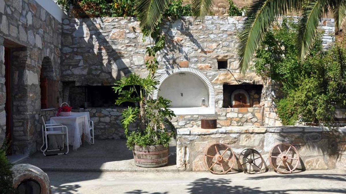 Taxiarchis House | Petrino