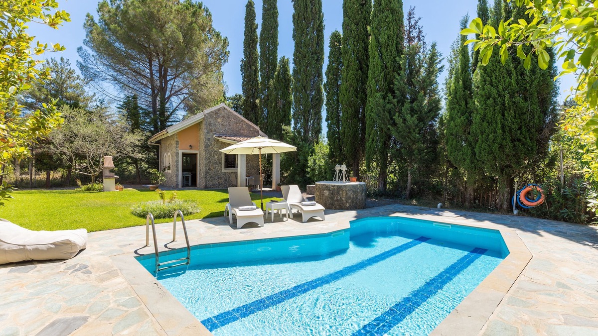 Dassia Villa | Petrinos Cottage in Dassia, Private pool, A/C, WiFi, 300m to the beach.