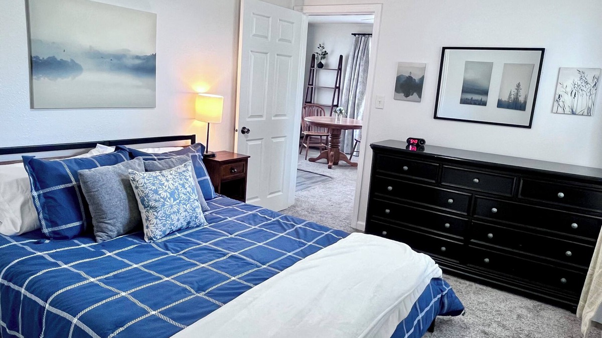 Kirksville Apartment | Pets, 30+days, Queen, ground lvl near ATSU, TSU, NRMC