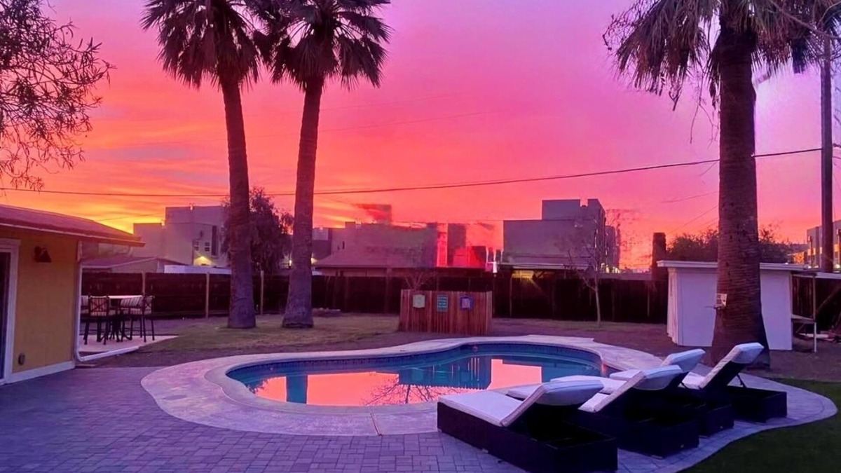 North Mountain House | Pets Allowed+Oasis Home w/2BR & 4BDs w/Pool & BBQ & Events allowed