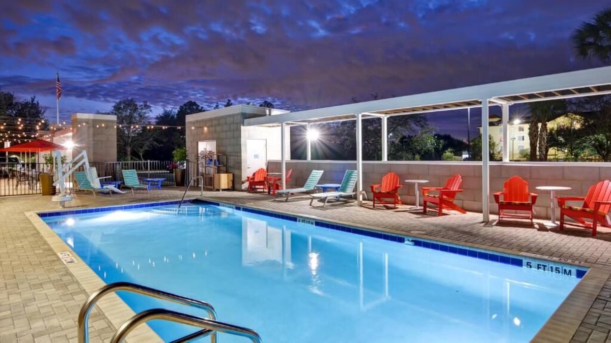Daytona Beach House | Pets are Allowed HERE! Onsite Pool, Close to Daytona Flea & Farmers Market