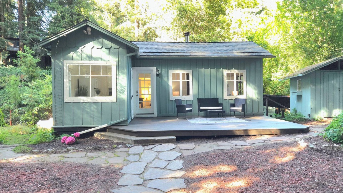 Boulder Creek Cottage | Pets welcome and no check-out chores at Redwood Grove Retreat!