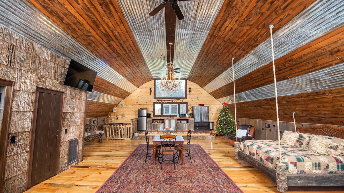 Sugar Grove Cabin | Petting Zoo & Ziplines, HOT TUB,1000+ ft Trout creek & HUGE Slip n Slide!
