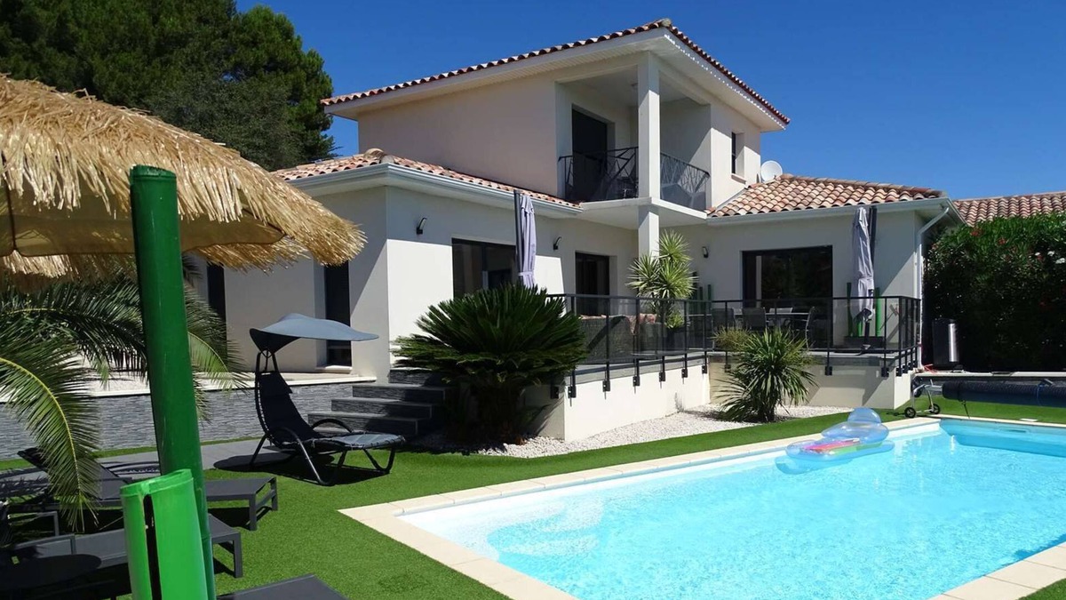 Tourbes Villa | PEZENAS, Spacious villa, private heated pool, quiet location, close to all amenities.