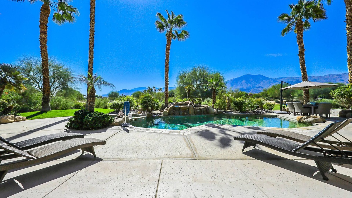 La Quinta House | PGA West Greg Norman 4bd private golf course home/casita salt water pool/hot tub