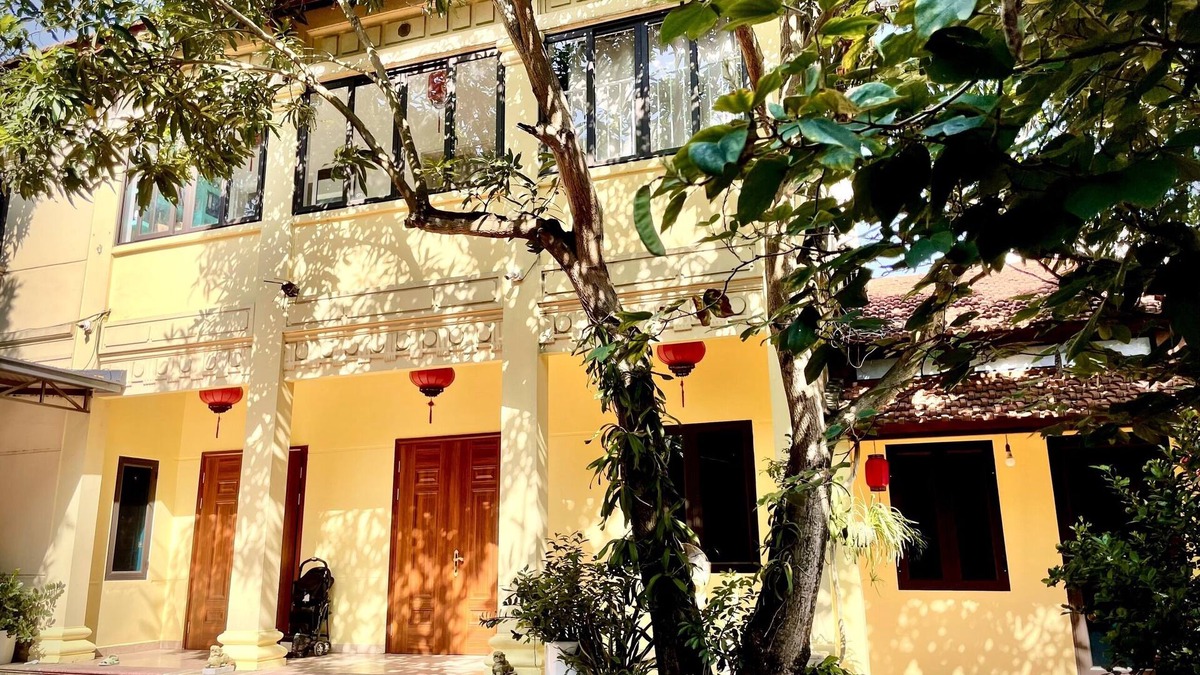 Dong Anh House | Phòng Giường Đôi cỡ Queen Có Ban Công Sân Hiên Ấm Cúng