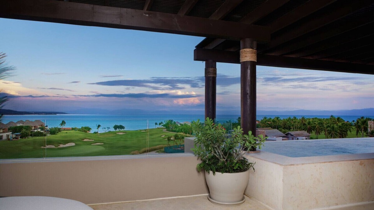 Punta de Mita Apartment | PH Tau Prima Vista in Tau by Mita Residential. Staff, Golf Cart, Ocean & Golf View, Pool
