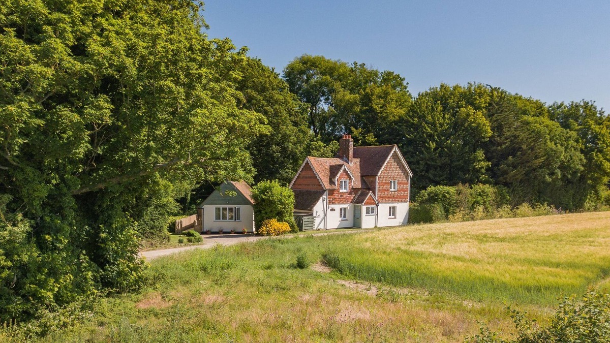 Patrixbourne Cottage | Pheasants Lodge by Bloom Stays - Sleeps 2, ideal for couples