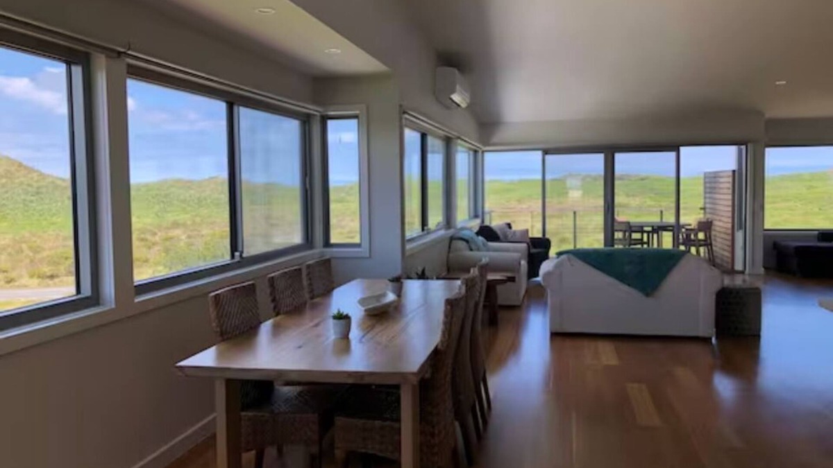 Surf Beach House | Phillip Island. 1 to 16 people. Linens included. Fast WiFi. 2 mins walk to beach