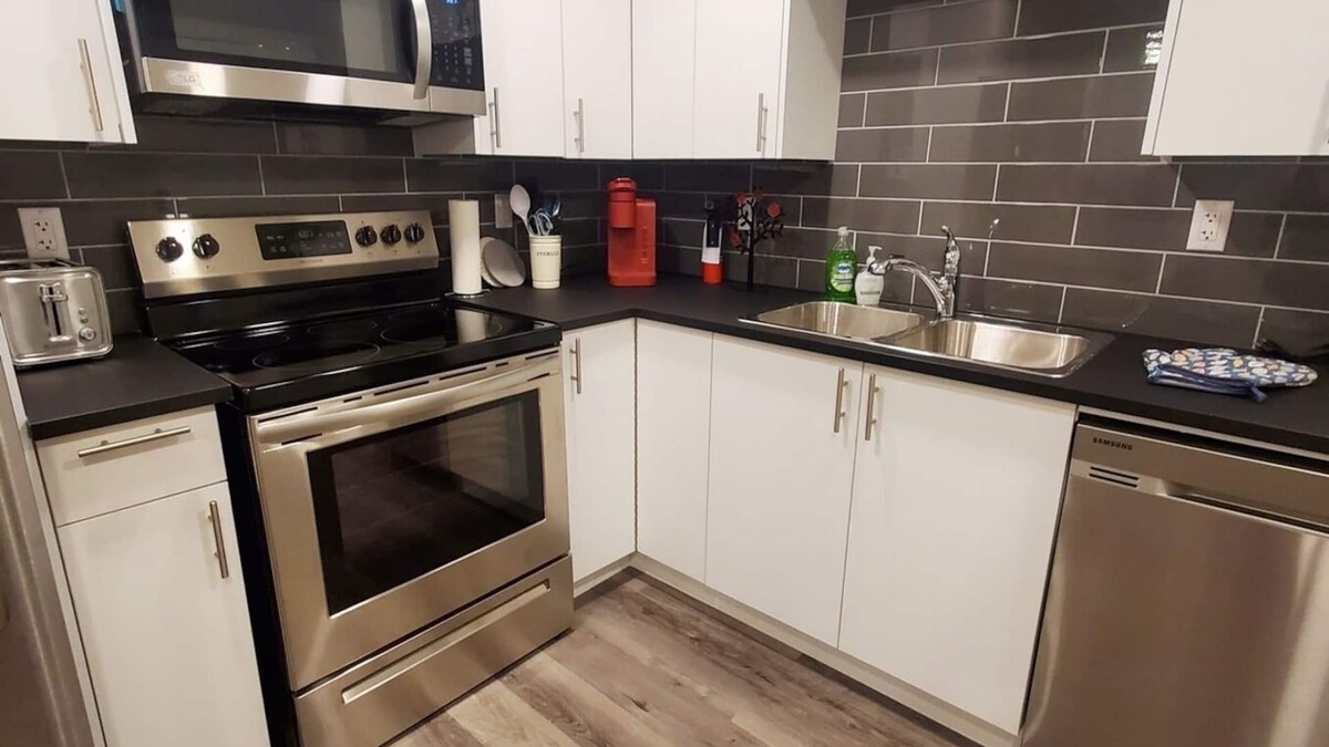 North Central Edmonton Apartment | Phoebe - New 2 bdrm Basement Suite near Downtown!