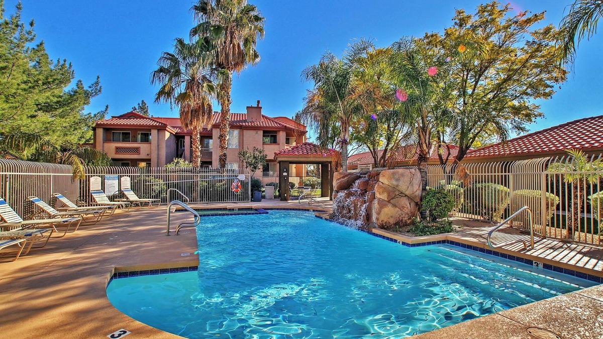 Deer Valley Condo | Phoenix Abode: Pool Access, Near Bellair Golf Club