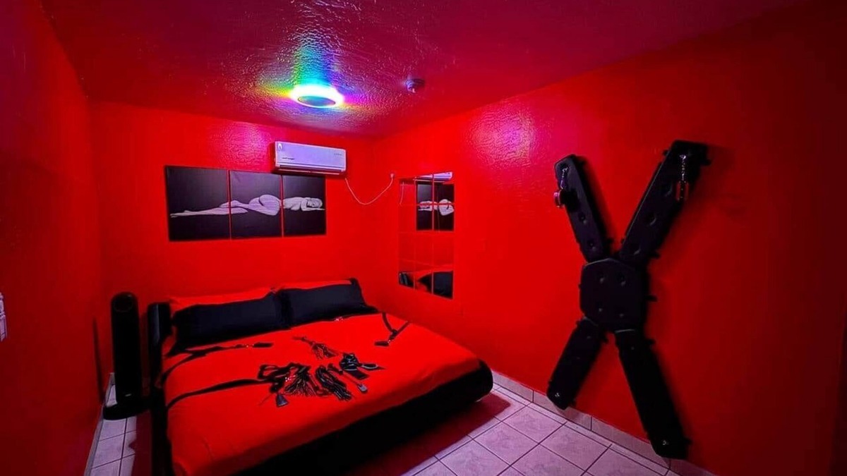 Maryvale House | Phoenix Adult-Only Kink Guesthouse, RedRoomforAdults