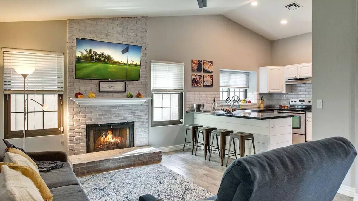Mountain Park Ranch House | Phoenix/Ahwatukee Resort House w/Pool & Jacuzzi