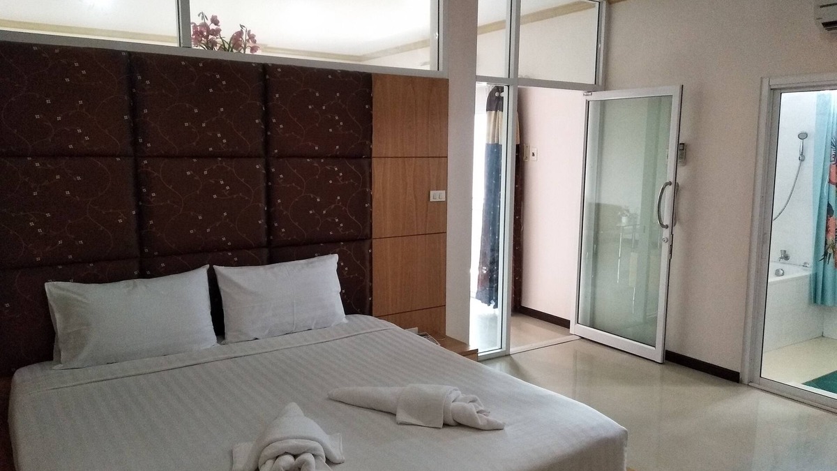 Chaiyaphum Hotel | Phusuay Park View Hotel