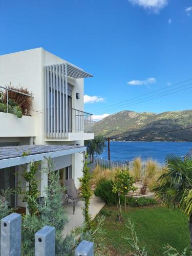 Eratini Villa | Physis Fokida