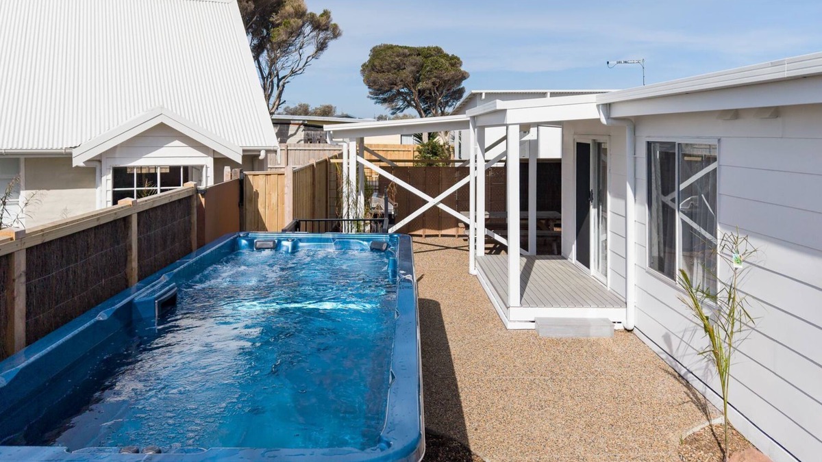 Surf Beach House | PI Hot Springs Retreat1