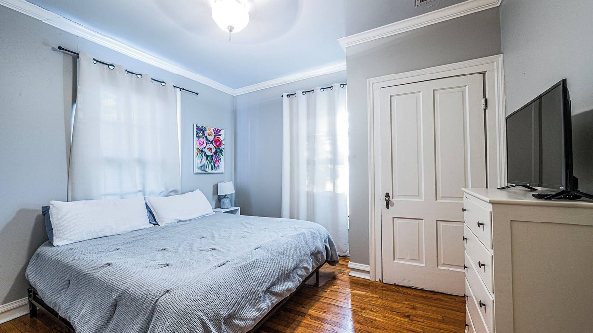 Bowling Green Condo | Picasso Palace
