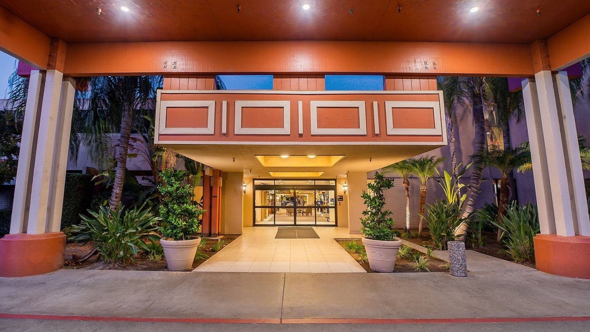 Raisin Hotel | Piccadilly Inn Airport