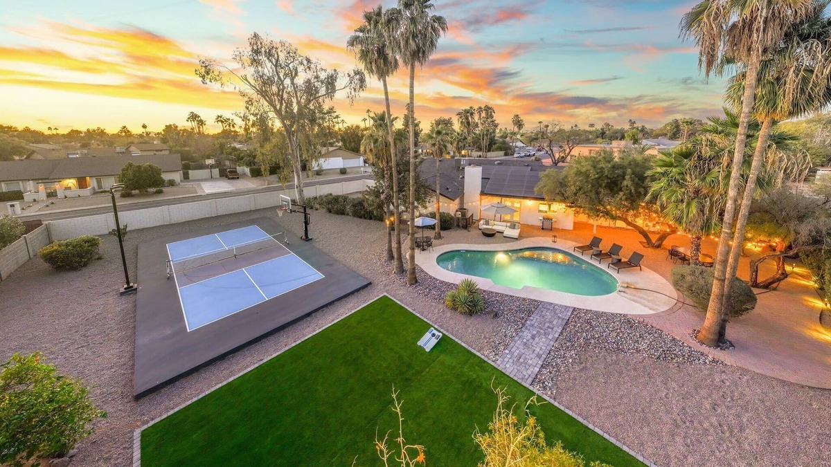 Avant House | Pickle & Putt Retreat|Pool|Pickleball|Putt Grn.